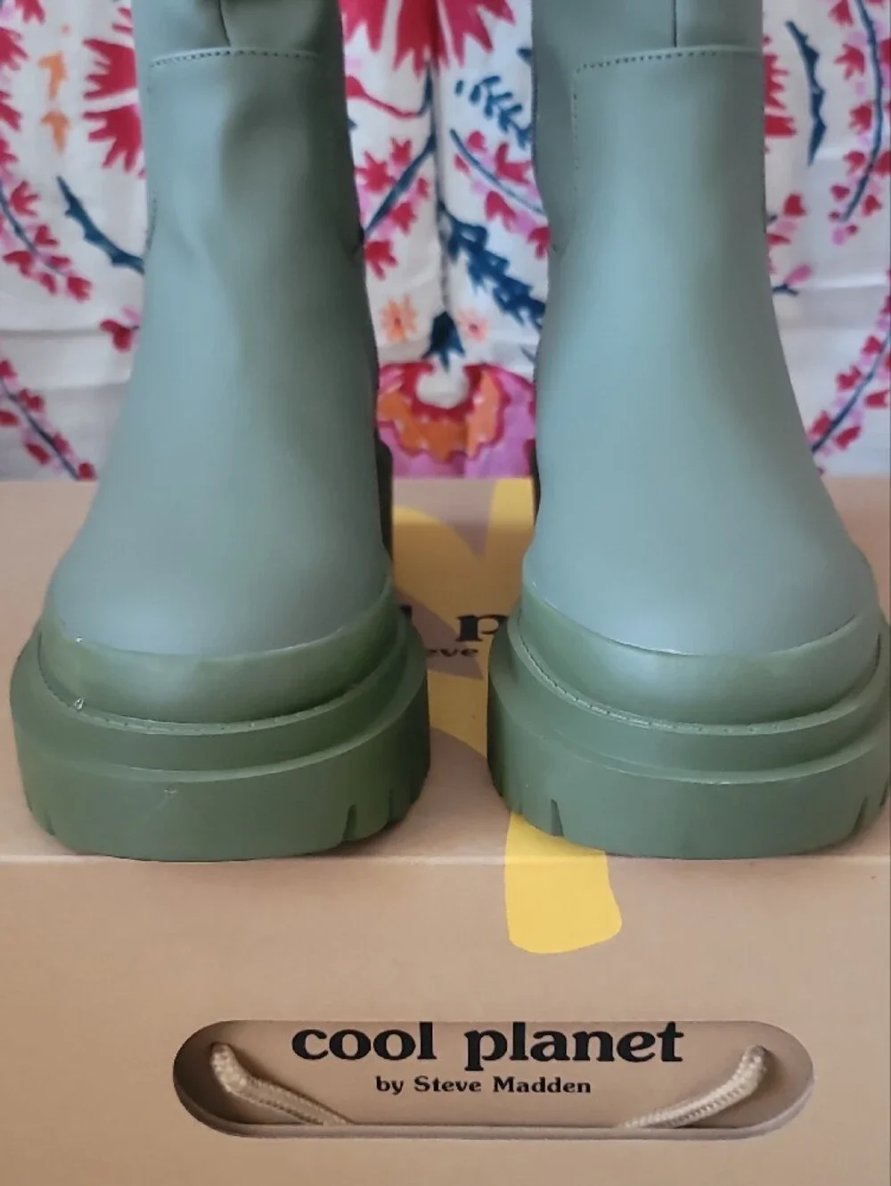 Steve Madden Olive Pari Green Rain Boots Chunky Sole Boots
